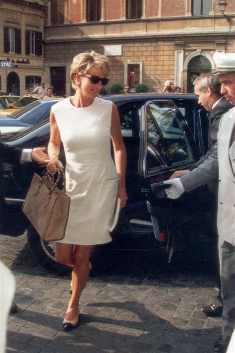 princess diana favorite gucci bag|gucci diana bag vintage.